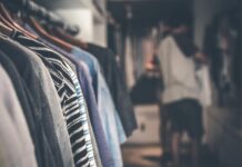 5 skutecznych produktów na pozbycie się problemu moli ubraniowych w szafie
