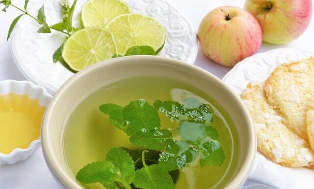 Czy można dolewać wody do wina?