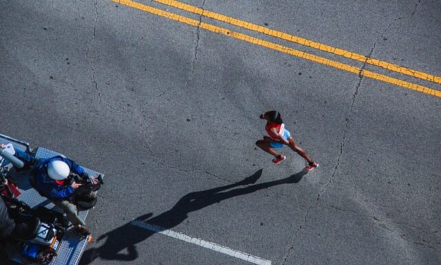 Ile zarabia operator spycharki?