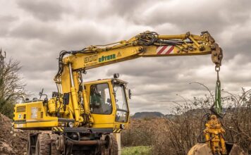 Na jaką głębokość kopie koparką?