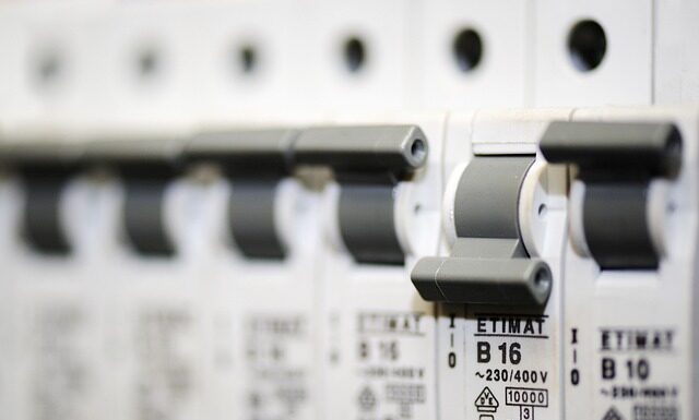 Gdzie znajdują się bezpieczniki w Renault Megane 2?