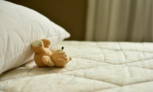 Jaki materac na metalowy stelaż?