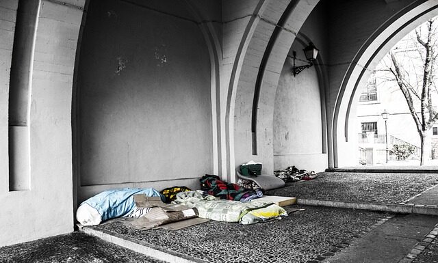 Czy można spać na materacu na ziemi?