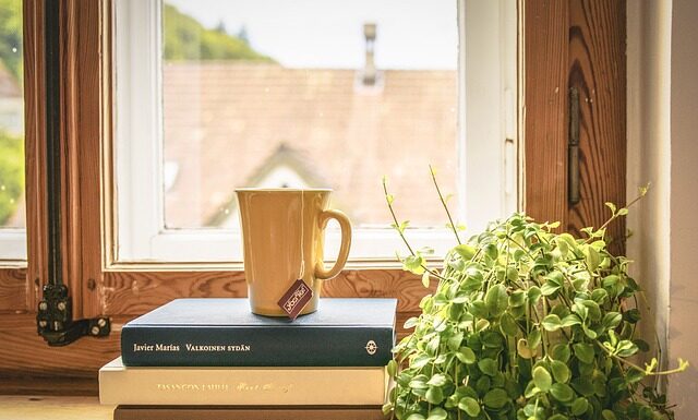 Jak ozdobić parapet na balkonie?